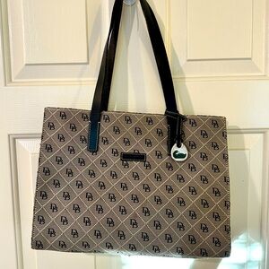 DOONEY & BOURKE TOTE 👜